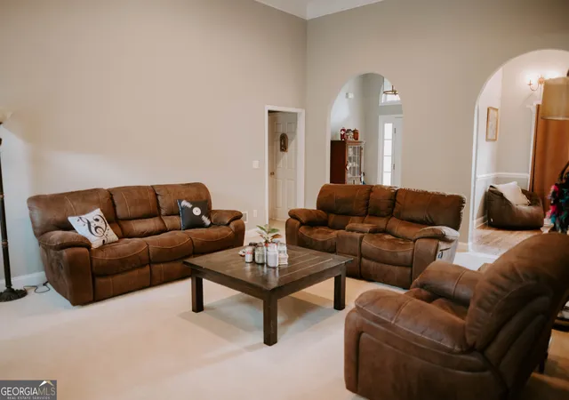 Photo 4 of Single family home for sale at 136 King Richard Dr, Griffin, GA 30223 | MLS# 10840485 | Listing updated on 2026-09-14