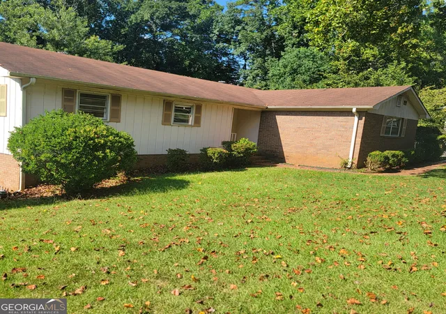 Photo 2 of Sale Pending at 221 Park Hl Dr, Lagrange, GA 30241 | MLS# 10843926 | Listing updated on 2026-09-30