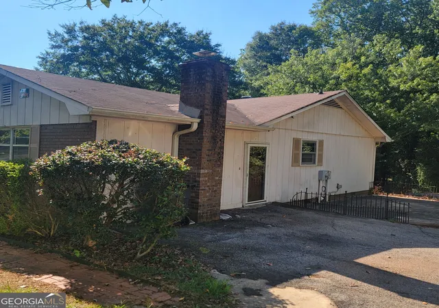 Photo 3 of Sale Pending at 221 Park Hl Dr, Lagrange, GA 30241 | MLS# 10843926 | Listing updated on 2026-09-30