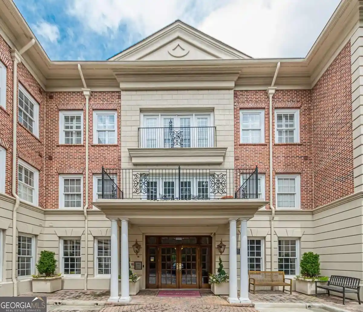 Listing Photo 2 - Condo for sale in 5415 Northland Dr NE located at 5415 Northland Dr NE, Atlanta, GA 30342 - Unit #307