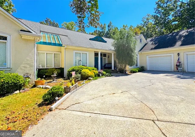Photo 2 of Single family home for sale at 21 Rocky Cir Ne, White, GA 30184 | MLS# 10834739 | Listing updated on 2026-10-01