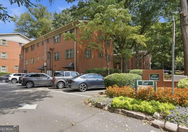 Listing Photo 2 - Condo for sale in building located at 430 Lindbergh Dr Ne, Atlanta, GA 30305 - Unit #A6