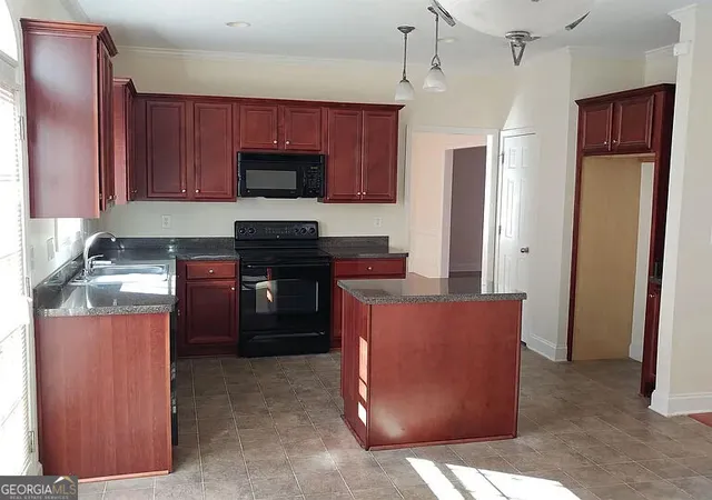 Photo 4 of Single family home for sale at 811 Hennepin, Mcdonough, GA 30253 | MLS# 10838630 | Listing updated on 2026-10-04