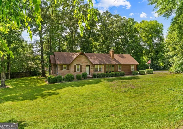 Photo 3 of Single family home for sale at 205 Mountain View Dr, Dalton, GA 30721 | MLS# 10846216 | Listing updated on 2026-09-28