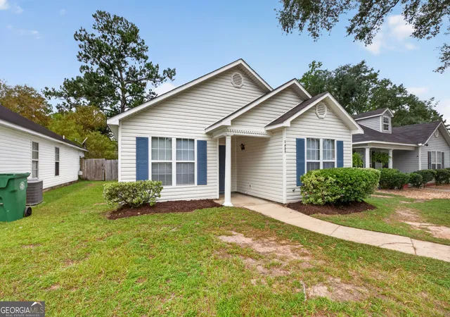 Photo 2 of Single family home for sale at 1627 Fresno St, Valdosta, GA 31602 | MLS# 10841047 | Listing updated on 2026-09-19