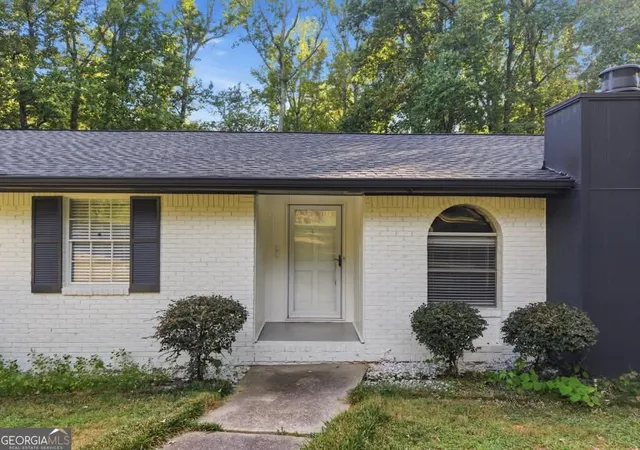 Photo 3 of Single family home for sale at 611 Navarre Dr, Stone Mountain, GA 30087 | MLS# 10708613 | Listing updated on 2026-09-11
