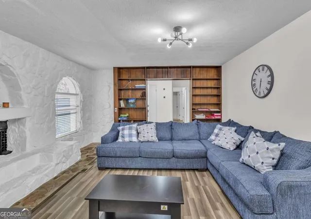 Photo 4 of Single family home for sale at 611 Navarre Dr, Stone Mountain, GA 30087 | MLS# 10708613 | Listing updated on 2026-09-11