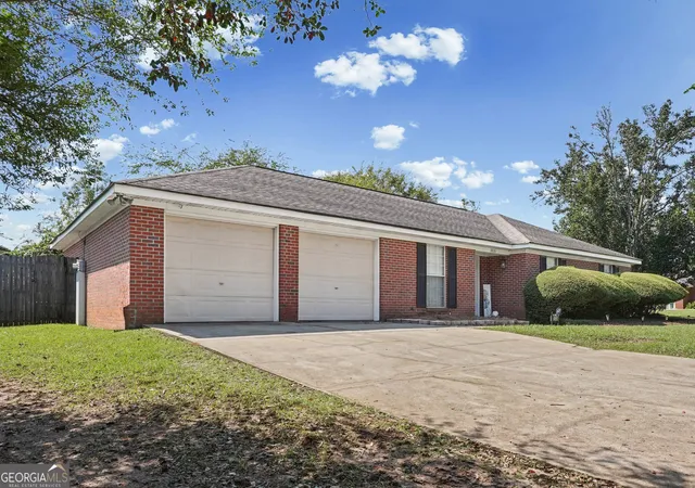 Photo 2 of Single family home for sale at 2836 Stonewater Dr, Albany, GA 31721 | MLS# 10872726 | Listing updated on 2026-10-28