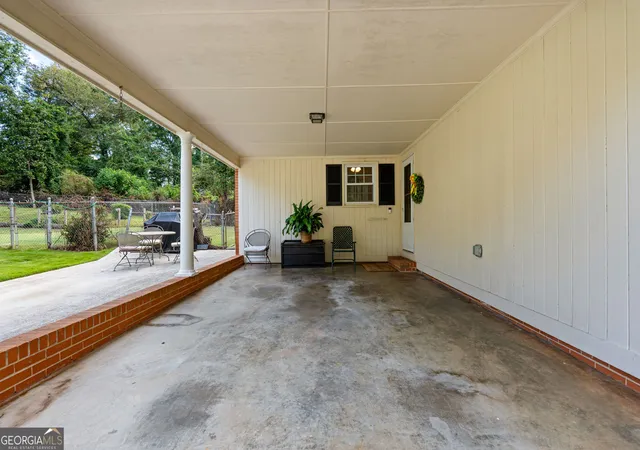 Photo 4 of Single family home for sale at 412 Leola Dr, Griffin, GA 30224 | MLS# 10843649 | Listing updated on 2026-09-13