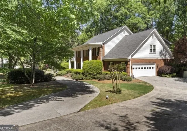 Photo 3 of Mansion for sale at 1780 Brandon Hall Dr, Atlanta, GA 30350 | MLS# 10851020 | Listing updated on 2026-10-06