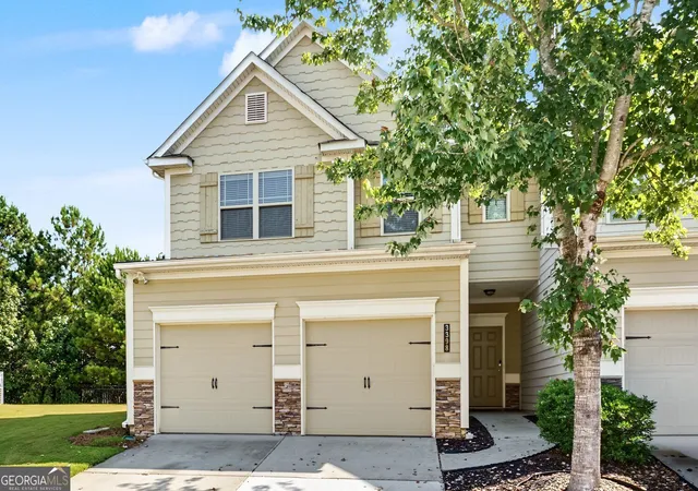 Townhouse for sale at 3398 Castleberry Village Cir, Cumming, GA 30040 | MLS# 10853373