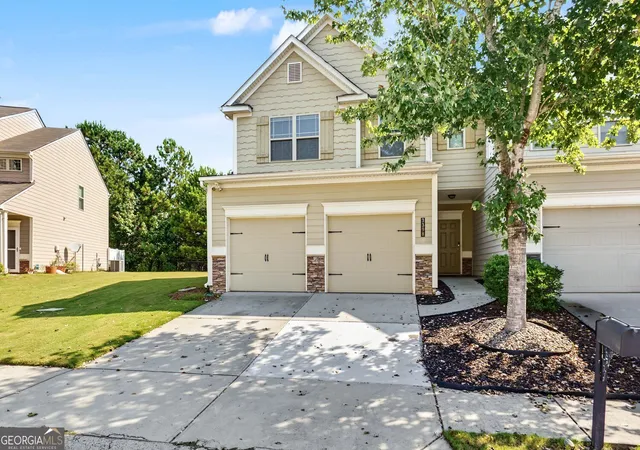 Photo 2 of Townhouse for sale at 3398 Castleberry Village Cir, Cumming, GA 30040 | MLS# 10853373 | Listing updated on 2026-10-09