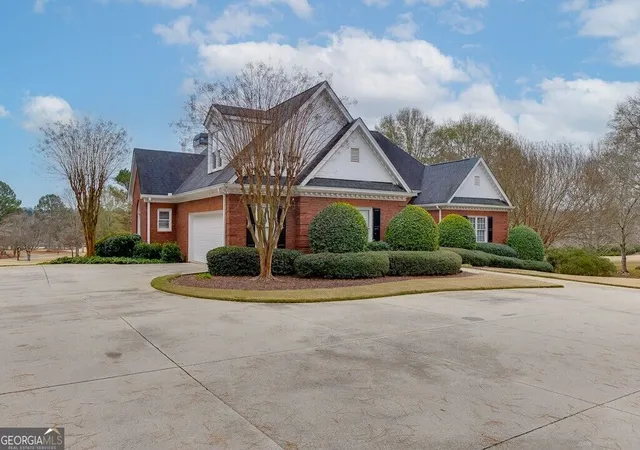 Photo 3 of Single family home for sale at 5685 Golf Clb Dr, Braselton, GA 30517 | MLS# 10874360 | Listing updated on 2026-10-30
