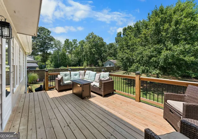 Photo 2 of Single family home for sale at 9 Topridge Dr, Cartersville, GA 30120 | MLS# 10852579 | Listing updated on 2026-10-08