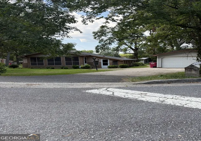 Photo 4 of Single family home for sale at 531 Smith St, Tennille, GA 31089 | MLS# 10832705 | Listing updated on 2026-10-12