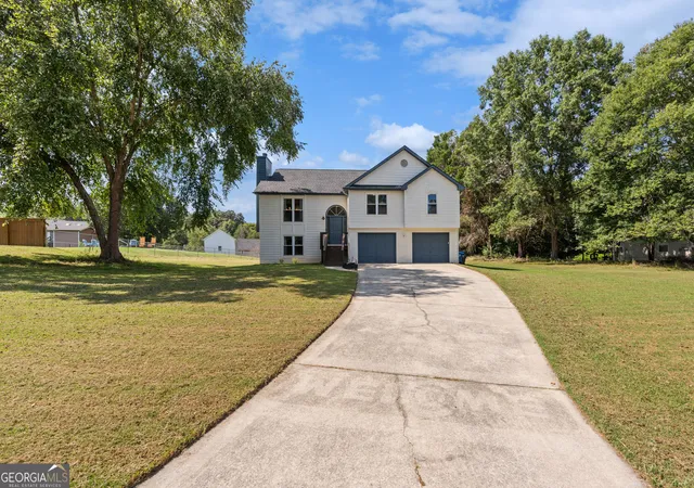 Single family home for sale at 4650 Wheeler Crk Dr, Hoschton, GA 30548 | MLS# 10850687