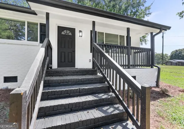 Photo 2 of Sale Pending at 4993 Loan Oak Rd, Grantville, GA 30220 | MLS# 10843953 | Listing updated on 2026-09-20