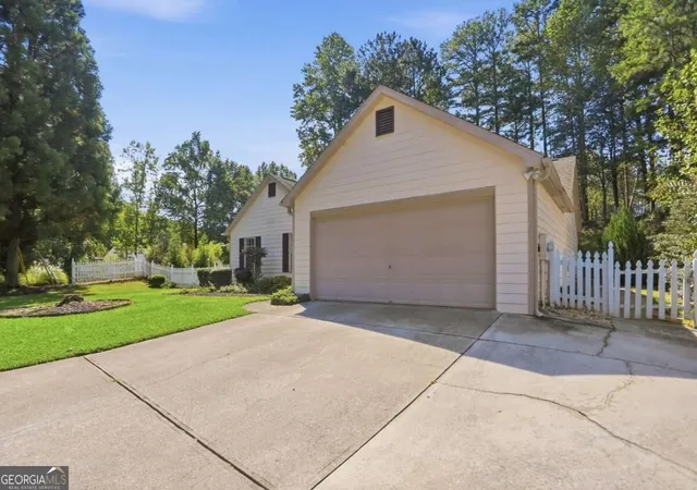 Photo 3 of Single family home for sale at 5700 River Ridge Ln, Sugar Hill, GA 30518 | MLS# 10851942 | Listing updated on 2026-10-07