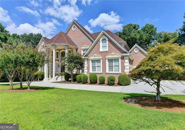Photo 3 of Single family home for sale at 8280 Sentinae Chase Dr, Roswell, GA 30076 | MLS# 10846624 | Listing updated on 2026-10-08