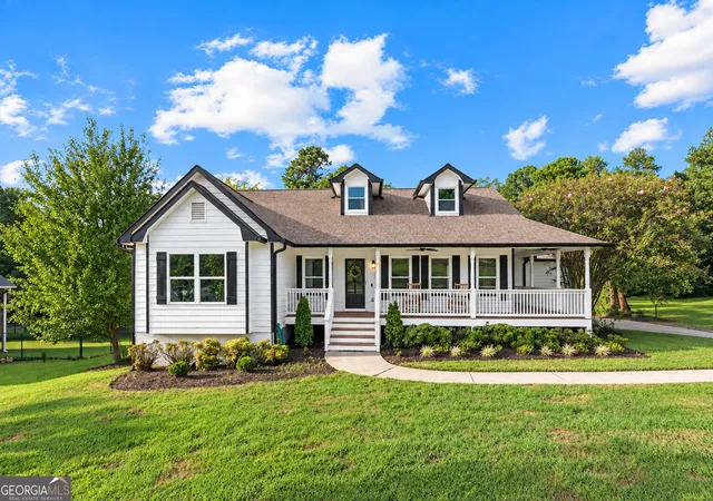 Single family home for sale at 1525 Wynfield Dr, Auburn, GA 30011 | MLS# 10843544