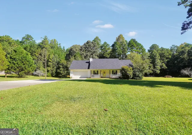 Photo 3 of Single family home for sale at 41 Island Shls Rd, Jackson, GA 30233 | MLS# 10843674 | Listing updated on 2026-09-10