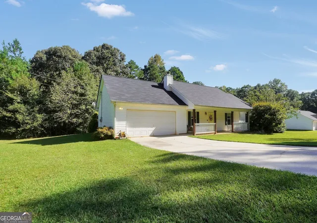 Photo 3 of Single family home for sale at 41 Island Shls Rd, Jackson, GA 30233 | MLS# 10843674 | Listing updated on 2026-09-10