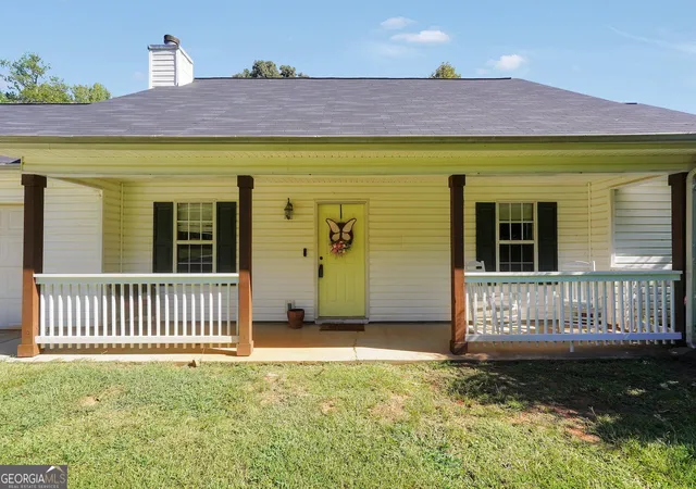 Photo 4 of Single family home for sale at 41 Island Shls Rd, Jackson, GA 30233 | MLS# 10843674 | Listing updated on 2026-09-10