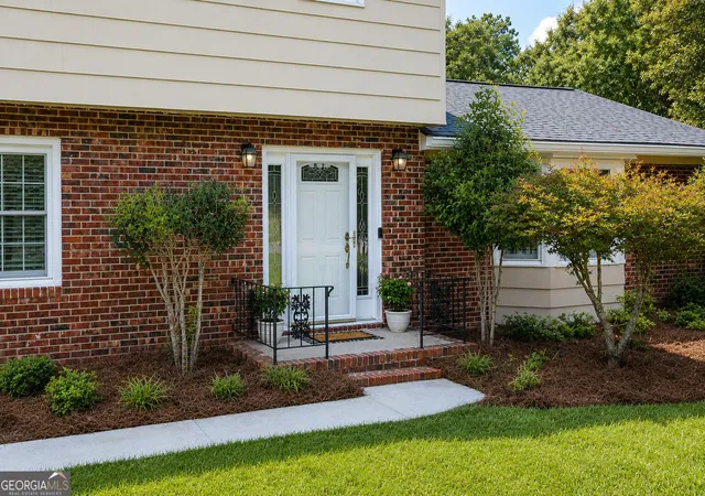 Photo 3 of Sale Pending at 224 Windsor Dr, Warner Robins, GA 31088 | MLS# 10838864 | Listing updated on 2026-09-05