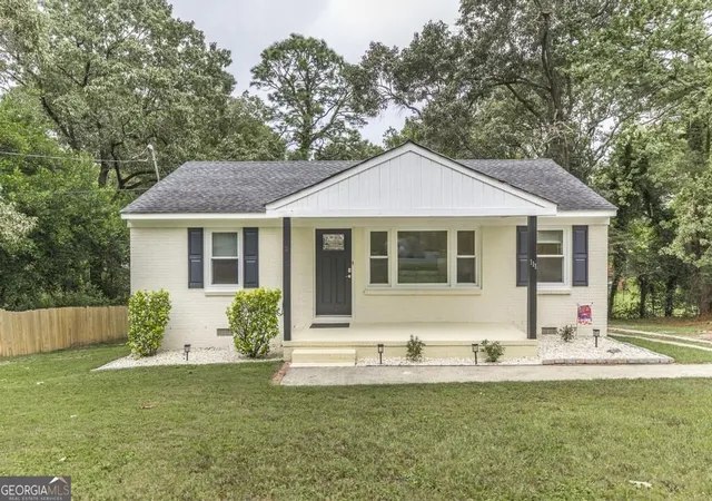 Photo 2 of Single family home for sale at 111 Benton Ave, Warner Robins, GA 31088 | MLS# 10851900 | Listing updated on 2026-09-23