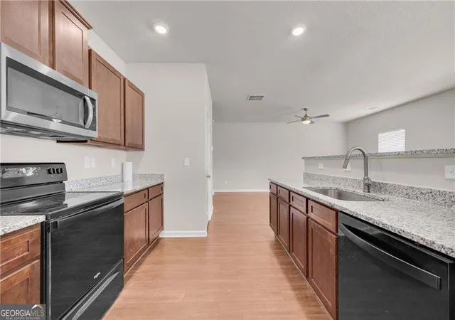 Photo 4 of Single family home for sale at 872 Walnut Crk Cir, Pendergrass, GA 30567 | MLS# 10838836 | Listing updated on 2026-09-23