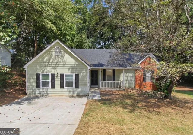 Photo 1 of Single family home for sale at 1586 Elizabeth Ln, Hampton, GA 30228 | MLS# 10842039 | Listing updated on 2026-09-09