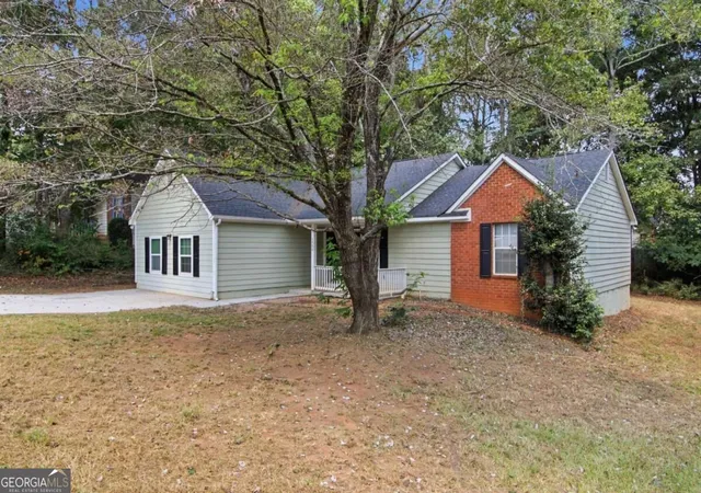 Photo 2 of Single family home for sale at 1586 Elizabeth Ln, Hampton, GA 30228 | MLS# 10842039 | Listing updated on 2026-09-09