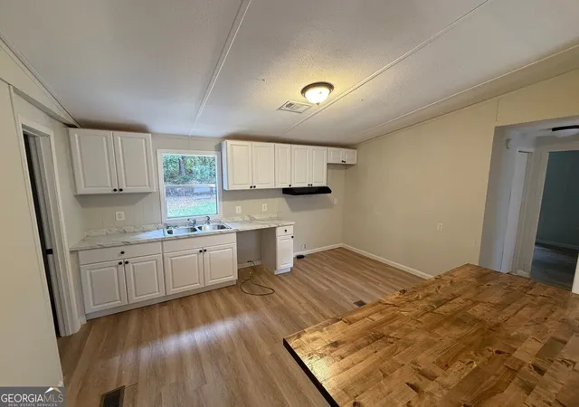 Photo 3 of Manufactured home for sale at 6125 River Run Cir, Gainesville, GA 30506 | MLS# 10844395 | Listing updated on 2026-09-25
