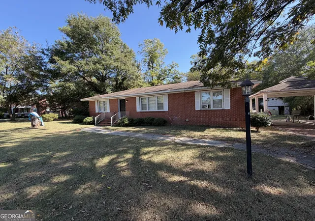 Photo 1 of Single family home for sale at 2560 Anderson Dr, Macon, GA 31206 | MLS# 10871898 | Listing updated on 2026-10-27
