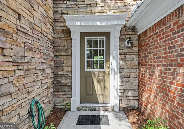 Photo 3 of Townhouse for sale at 1490 Bellsmith Dr, Roswell, GA 30076 | MLS# 10838810 | Listing updated on 2026-09-16