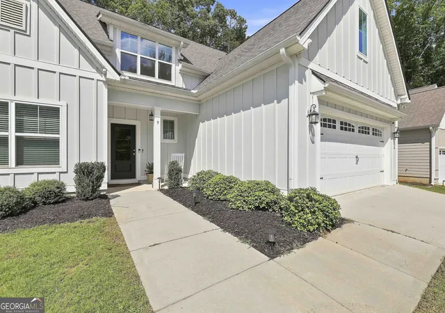 Photo 3 of Single family home for sale at 9 Long Branch Trl, Sharpsburg, GA 30277 | MLS# 10842480 | Listing updated on 2026-10-02