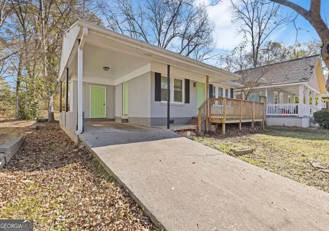 Photo 1 of Single family home for sale at 433 W Lake Ave Nw, Atlanta, GA 30318 | MLS# 10826123 | Listing updated on 2026-10-06