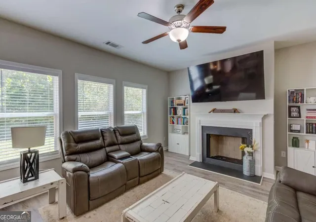 Photo 4 of Single family home for sale at 480 White Trillium Dr, Hoschton, GA 30548 | MLS# 10840275 | Listing updated on 2026-09-28