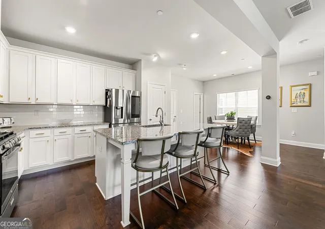 Photo 2 of Single family home for sale at 985 Shelnutt Dr, Marietta, GA 30060 | MLS# 10826463 | Listing updated on 2026-09-18