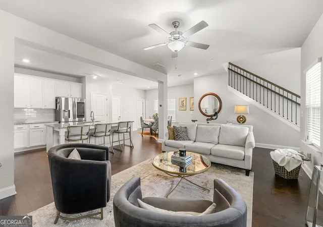 Photo 3 of Single family home for sale at 985 Shelnutt Dr, Marietta, GA 30060 | MLS# 10826463 | Listing updated on 2026-09-18