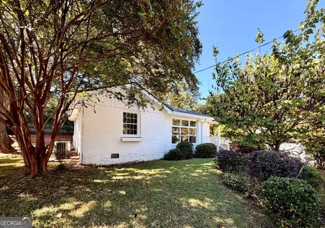 Photo 2 of Single family home for sale at 199 Bishop Dr NE, Marietta, GA 30060 | MLS# 10872737 | Listing updated on 2026-10-28