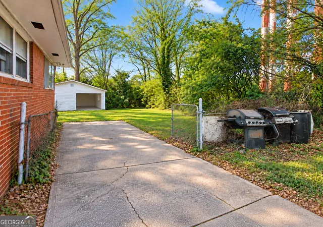 Photo 3 of Single family home for sale at 154 Privette Rd Sw, Marietta, GA 30008 | MLS# 10692329 | Listing updated on 2026-09-11