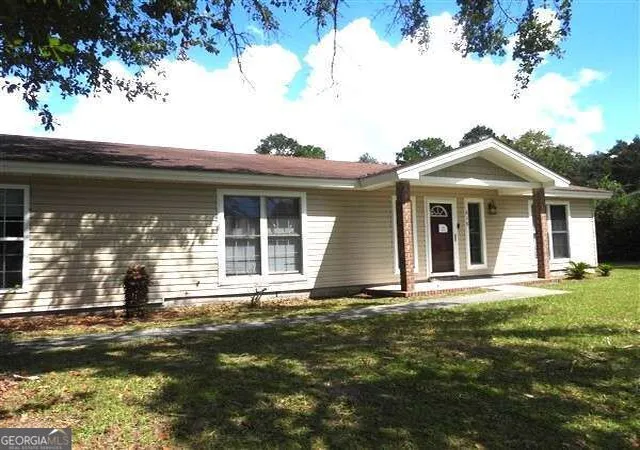 Photo 2 of Single family home for sale at 618 Madison Dr, Hinesville, GA 31313 | MLS# 10851975 | Listing updated on 2026-10-07