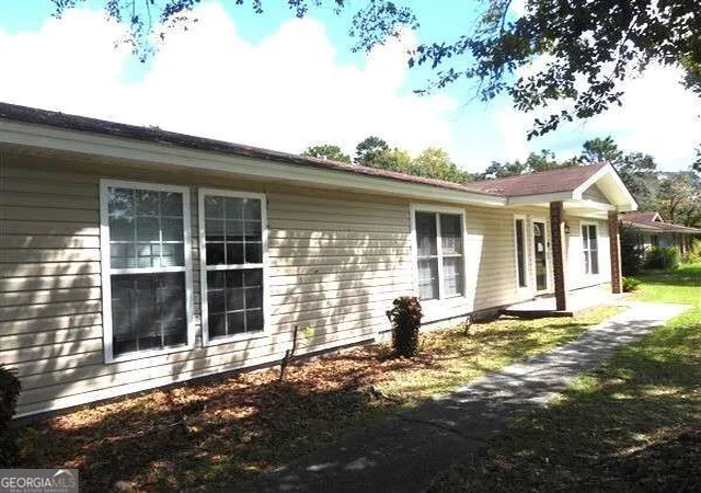 Photo 3 of Single family home for sale at 618 Madison Dr, Hinesville, GA 31313 | MLS# 10851975 | Listing updated on 2026-10-07