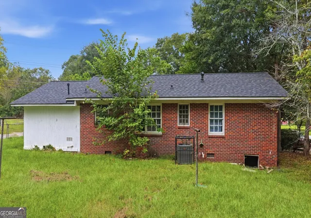 Photo 4 of Single family home for sale at 4322 Fairfax Dr, Macon, GA 31206 | MLS# 10842743 | Listing updated on 2026-09-10