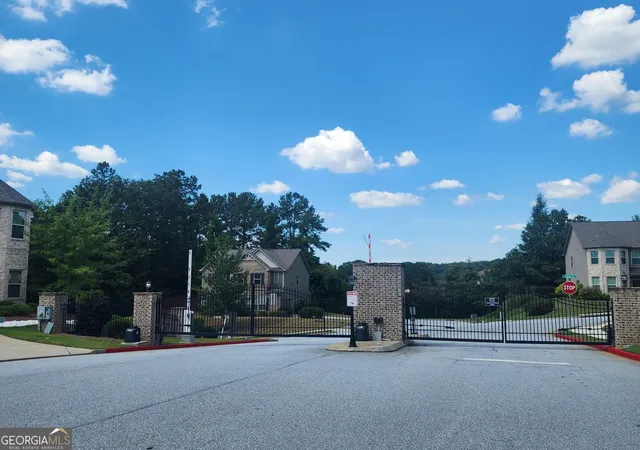 Photo 3 of Single family home for sale at 4835 Elm Leaf Dr SW, South Fulton, GA 30331 | MLS# 10842176 | Listing updated on 2026-10-07