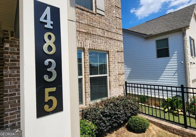 Photo 4 of Single family home for sale at 4835 Elm Leaf Dr SW, South Fulton, GA 30331 | MLS# 10842176 | Listing updated on 2026-10-07