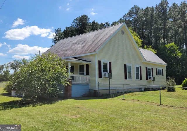 Photo 2 of Single family home for sale at 2753 Waynesboro Hwy, Sylvania, GA 30467 | MLS# 10848868 | Listing updated on 2026-10-06
