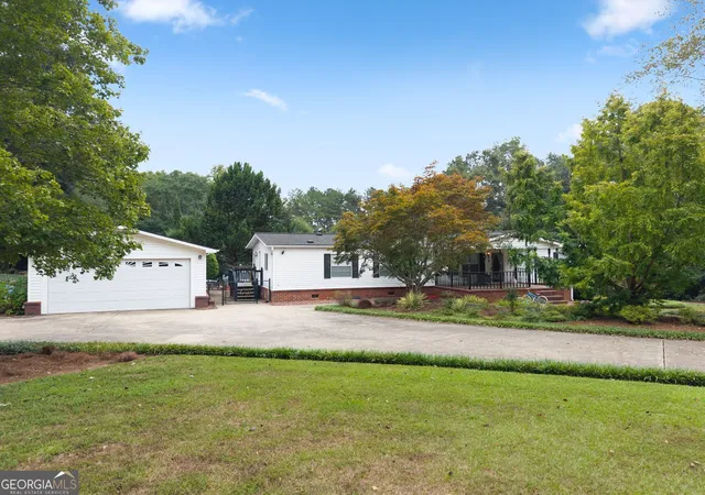 Photo 3 of Manufactured home for sale at 176 Woodpecker Ln, Nicholson, GA 30565 | MLS# 10849698 | Listing updated on 2026-10-03