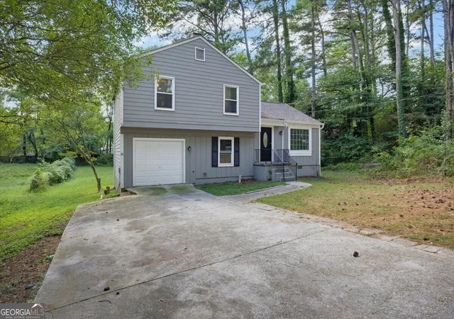 Photo 2 of Single family home for sale at 429 Sherwood Cir, Stone Mountain, GA 30087 | MLS# 10836387 | Listing updated on 2026-10-04